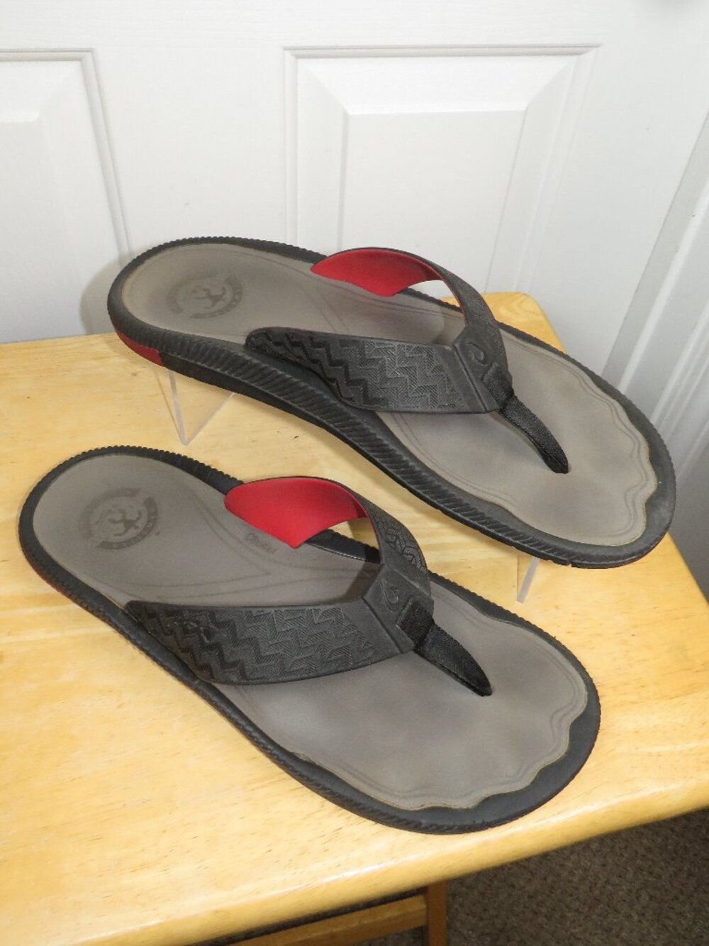 OLUKAI Awiki Beach Sandals Flip Flops Mens 12 Hawaiian Lifeguard Association